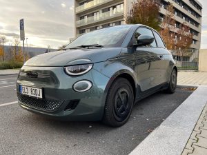 test FIAT 500e Armani: foto Žena v autě.cz-3 (kopie)