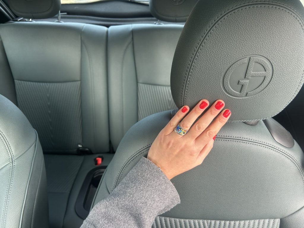 test FIAT 500e Armani: foto Žena v autě.cz_9506 ve velké velikosti