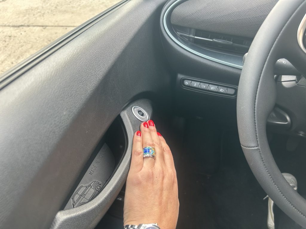 test FIAT 500e Armani: foto Žena v autě.cz_9509 ve velké velikosti