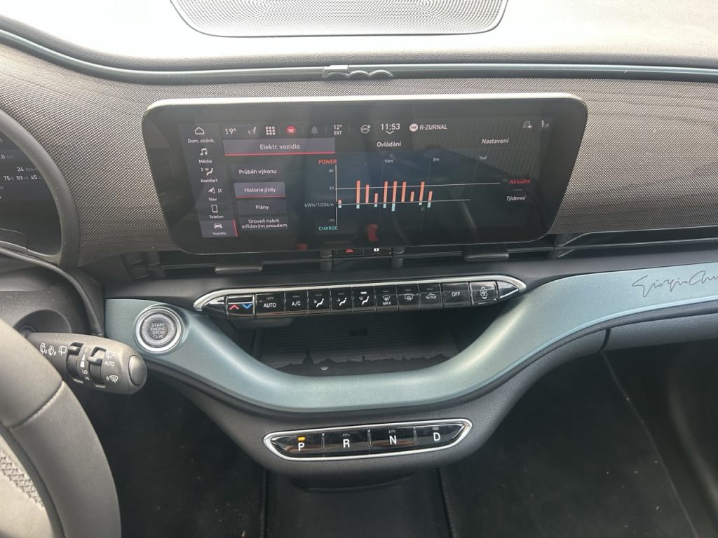 test FIAT 500e Armani: foto Žena v autě.cz_9512 ve velké velikosti