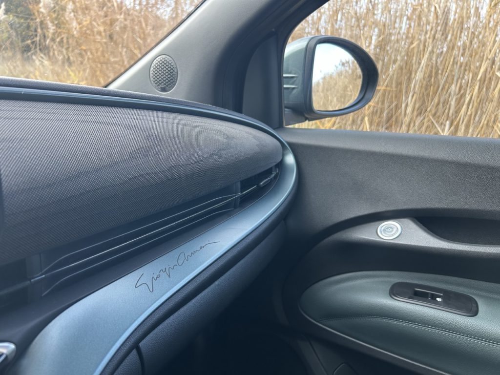 test FIAT 500e Armani: foto Žena v autě.cz_9515 ve velké velikosti