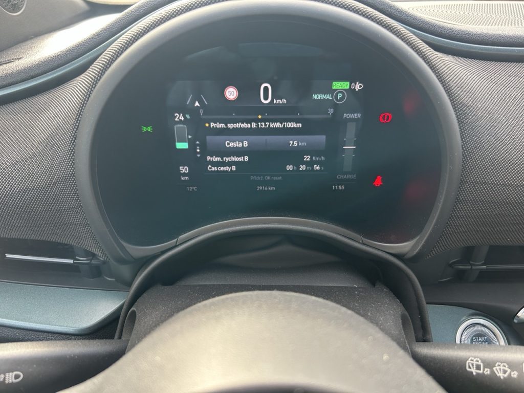 test FIAT 500e Armani: foto Žena v autě.cz_9525 ve velké velikosti