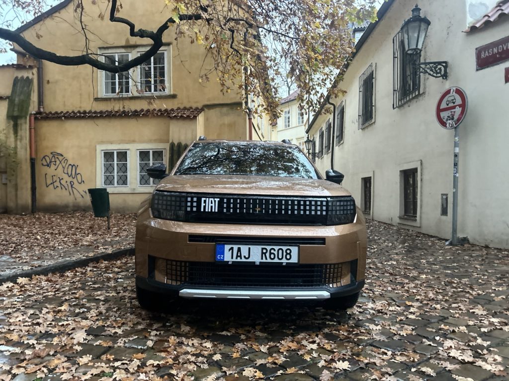 test Grande Panda Hybrid: foto Žena v autě.cz_9627 ve velké velikosti