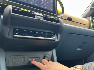 test Grande Panda Hybrid: foto Žena v autě.cz_9645 ve velké velikosti