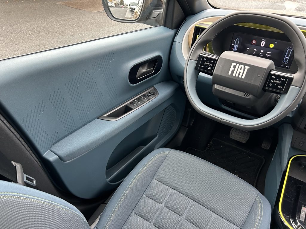 test Grande Panda Hybrid: foto Žena v autě.cz_9651 ve velké velikosti