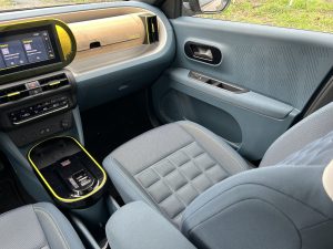 test Grande Panda Hybrid: foto Žena v autě.cz_9655 ve velké velikosti