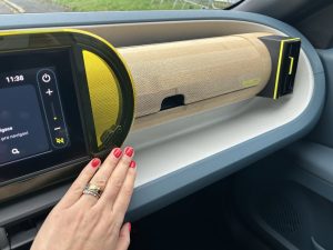 test Grande Panda Hybrid: foto Žena v autě.cz_9659 ve velké velikosti