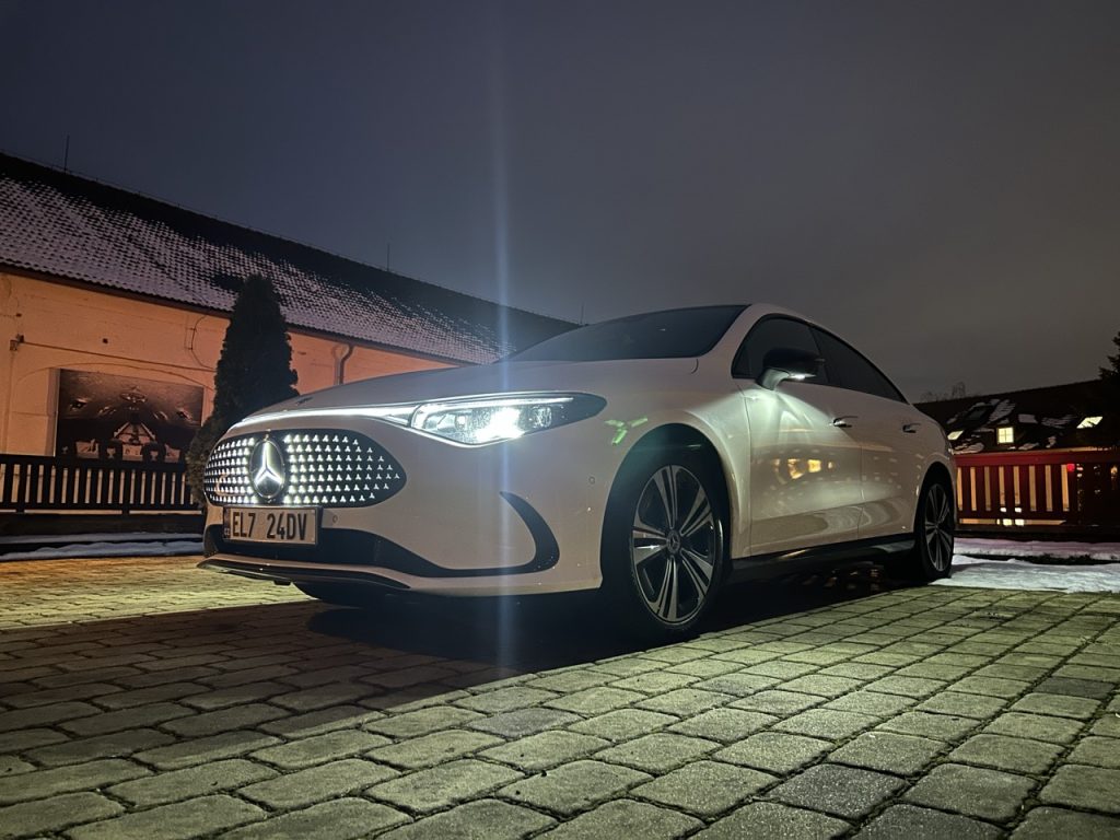 Test Mercedes-Benz CLA 250+: foto Žena v autě.cz