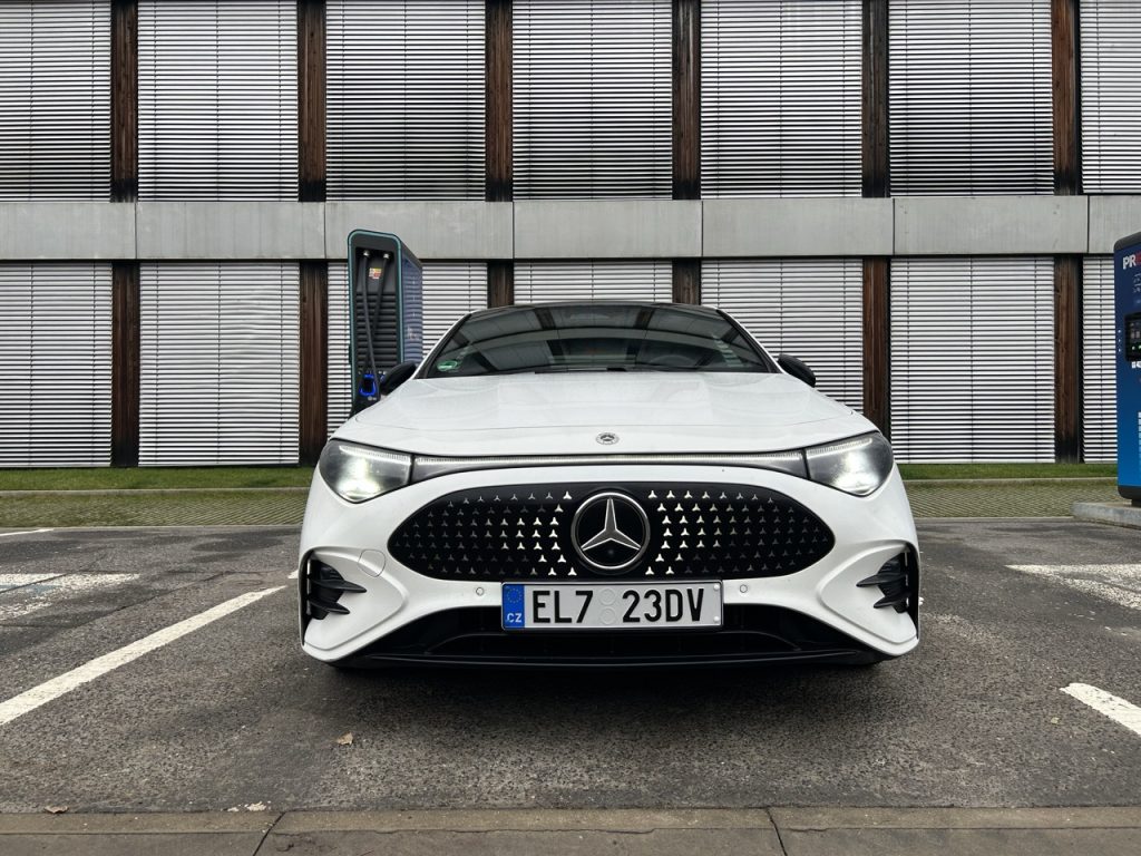 Test Mercedes-Benz CLA 250+: foto Žena v autě.cz