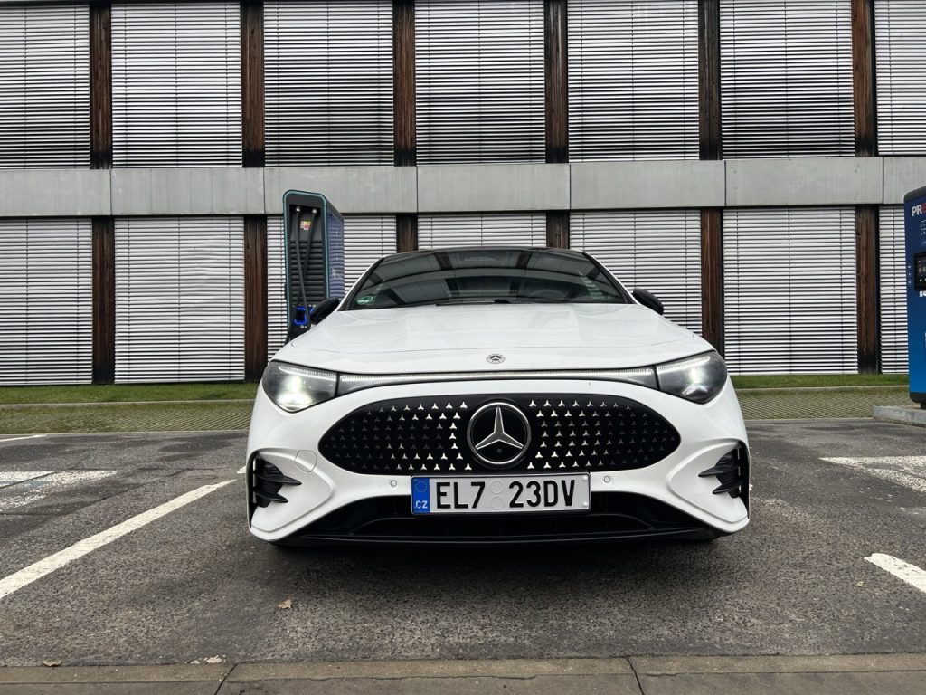 Test Mercedes-Benz CLA 250+: foto Žena v autě.cz