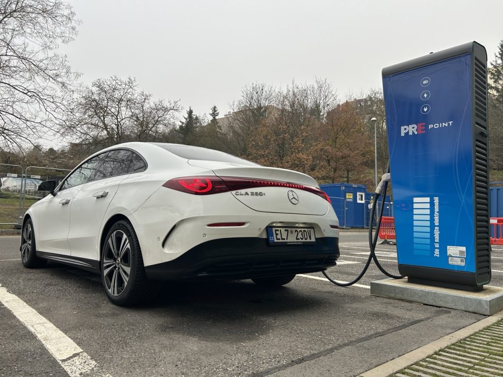 Test Mercedes-Benz CLA 250+: foto Žena v autě.cz