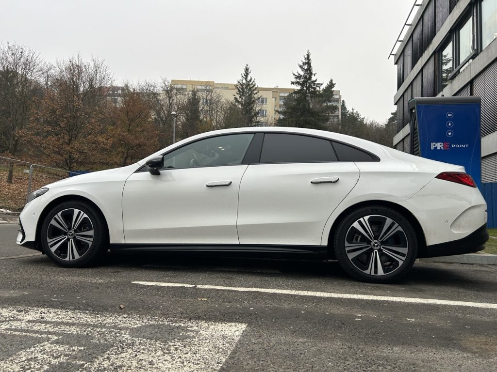 Test Mercedes-Benz CLA 250+: foto Žena v autě.cz