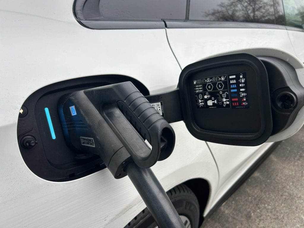 Test Mercedes-Benz CLA 250+: foto Žena v autě.cz