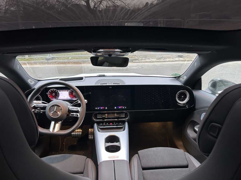 Test Mercedes-Benz CLA 250+: foto Žena v autě.cz