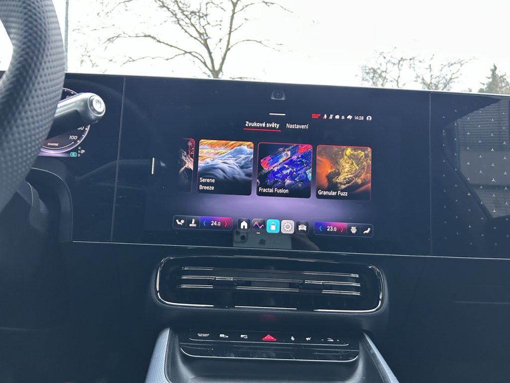 Test Mercedes-Benz CLA 250+: foto Žena v autě.cz