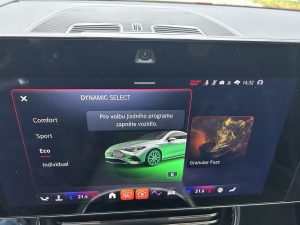 Test Mercedes-Benz CLA 250+: foto Žena v autě.cz