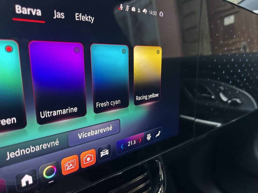 Test Mercedes-Benz CLA 250+: foto Žena v autě.cz