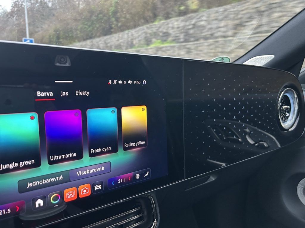 Test Mercedes-Benz CLA 250+: foto Žena v autě.cz