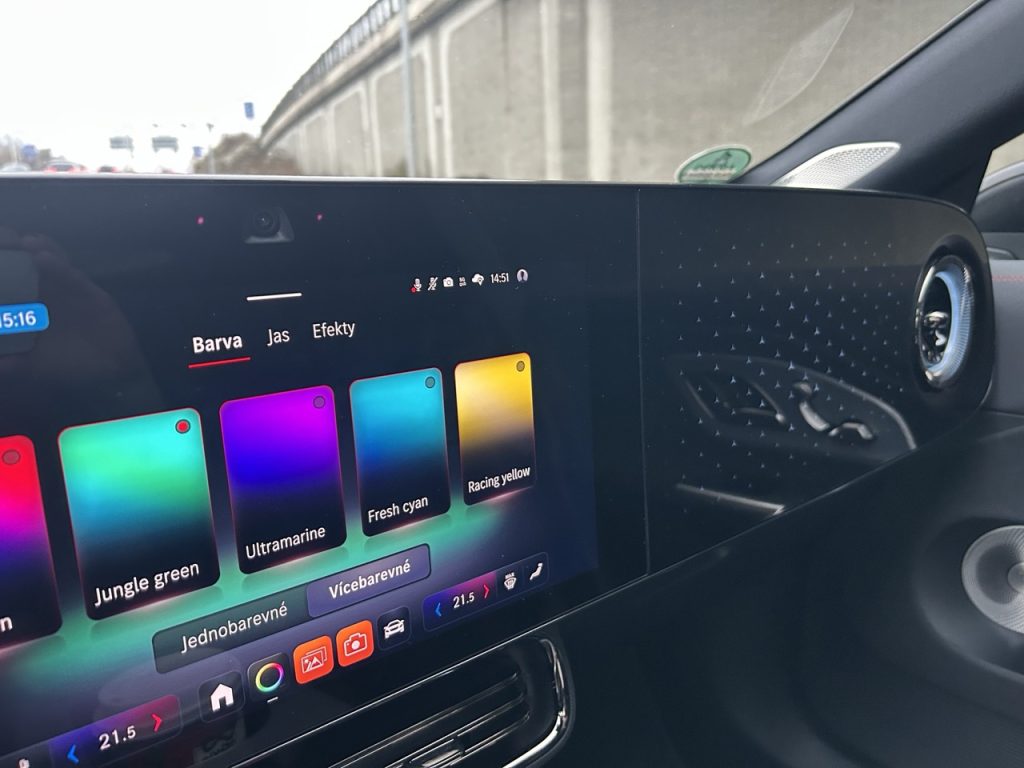 Test Mercedes-Benz CLA 250+: foto Žena v autě.cz