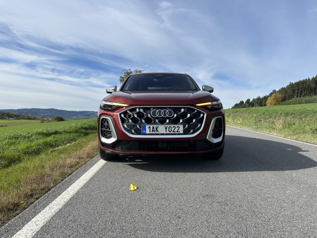 Test Audi SQ5: Foto Žena v autě.cz_9047 ve velké velikosti