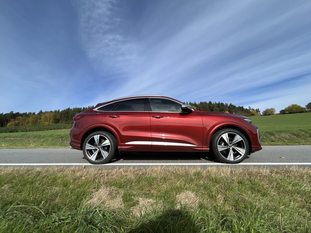 Test Audi SQ5: Foto Žena v autě.cz_9064 ve velké velikosti