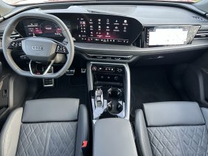 Test Audi SQ5: Foto Žena v autě.cz_9099 ve velké velikosti