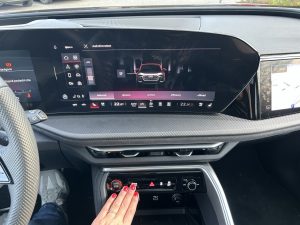 Test Audi SQ5: Foto Žena v autě.cz_9110 ve velké velikosti