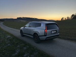 Test IONIQ 9: Foto Žena v autě.cz_0116 ve velké velikosti
