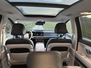 Test IONIQ 9: Foto Žena v autě.cz_0146 ve velké velikosti