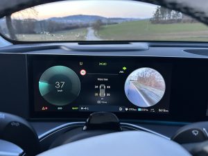 Test IONIQ 9: Foto Žena v autě.cz_0170 ve velké velikosti