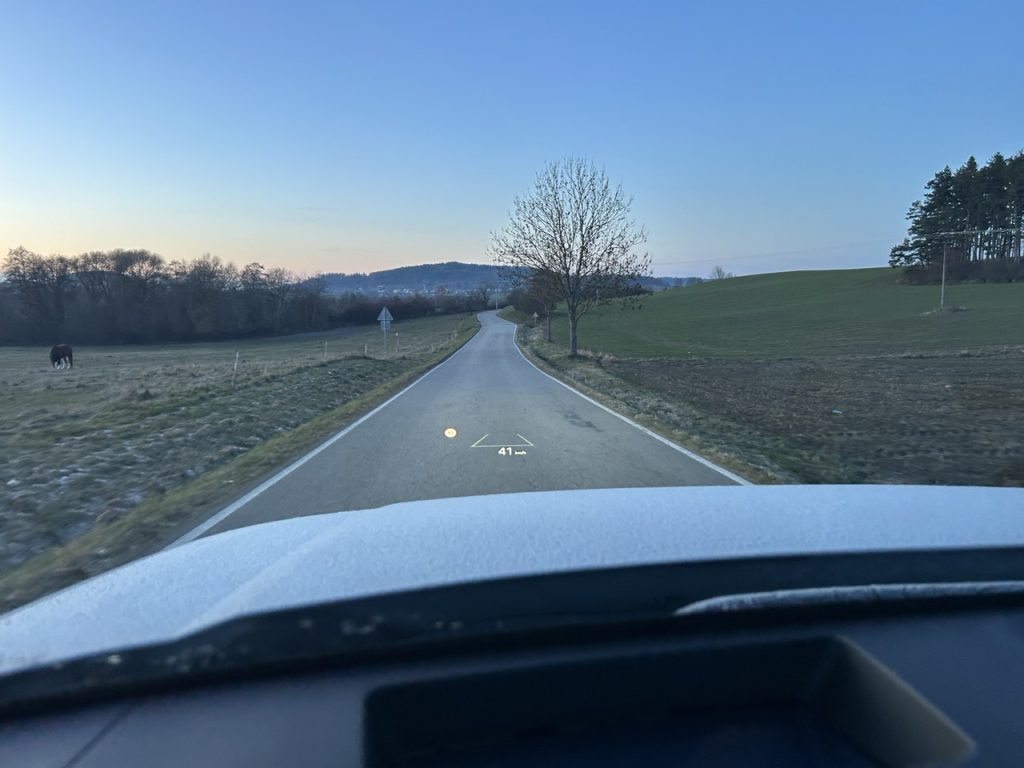 Test IONIQ 9: Foto Žena v autě.cz_0172 ve velké velikosti