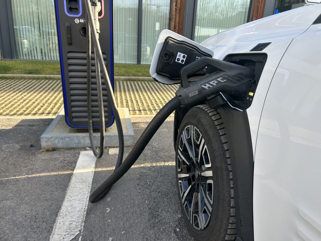 Test Renault 4: Foto Žena v autě.cz_1057 ve velké velikosti