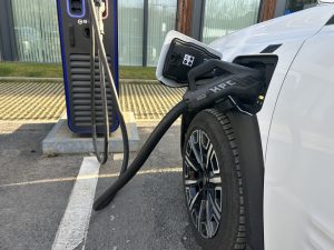 Test Renault 4: Foto Žena v autě.cz_1057 ve velké velikosti