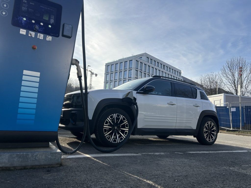 Test Renault 4: Foto Žena v autě.cz_1061 ve velké velikosti