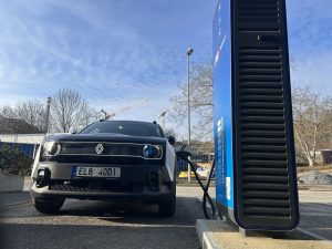 Test Renault 4: Foto Žena v autě.cz_1064 ve velké velikosti