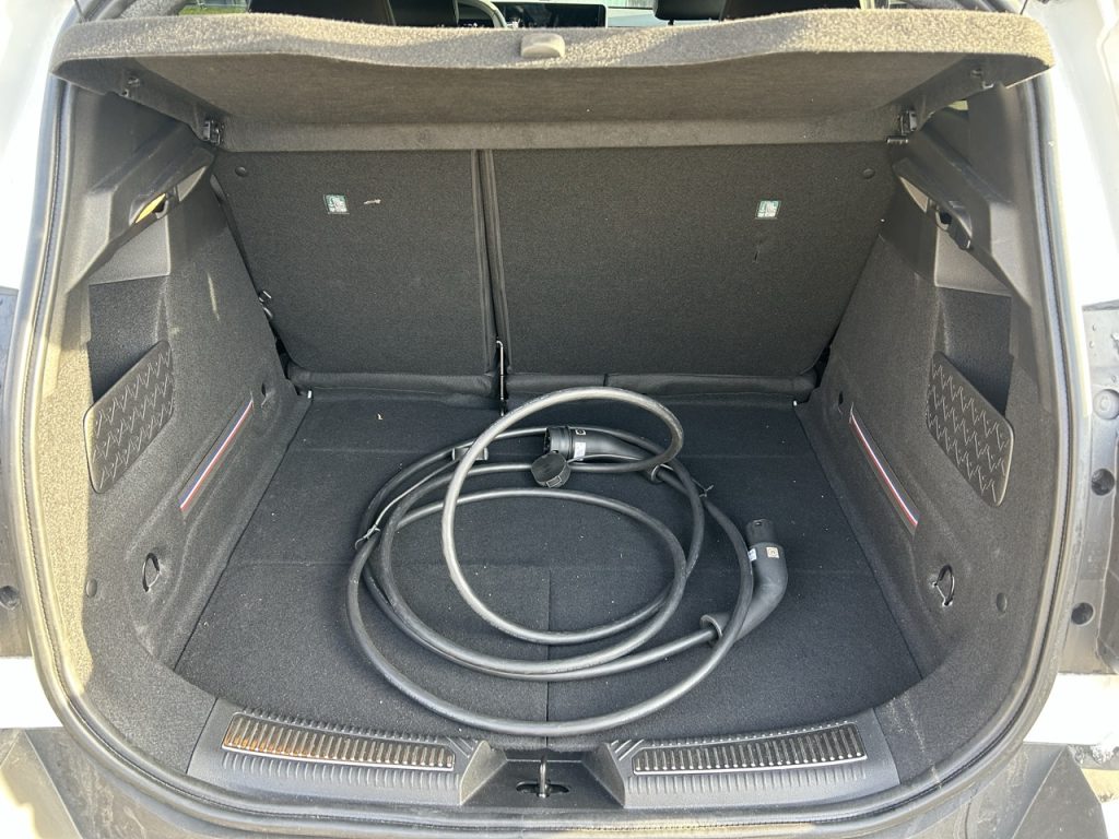 Test Renault 4: Foto Žena v autě.cz_1074 ve velké velikosti