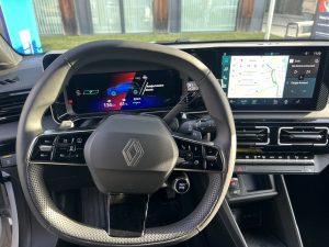 Test Renault 4: Foto Žena v autě.cz_1082 ve velké velikosti