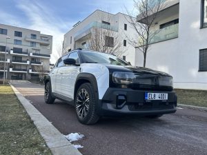 Test Renault 4: Foto Žena v autě.cz_1106 ve velké velikosti
