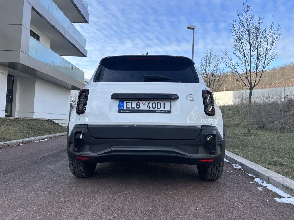 Test Renault 4: Foto Žena v autě.cz_1124 ve velké velikosti