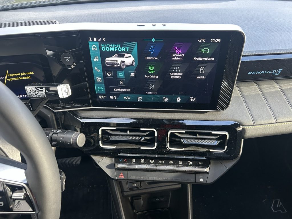 Test Renault 4: Foto Žena v autě.cz_1143 ve velké velikosti