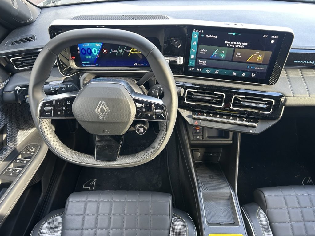 Test Renault 4: Foto Žena v autě.cz_1147 ve velké velikosti