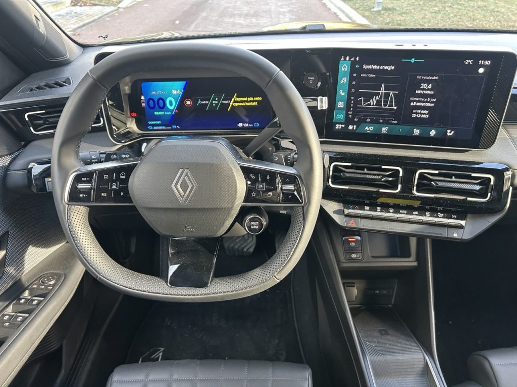 Test Renault 4: Foto Žena v autě.cz_1150 ve velké velikosti