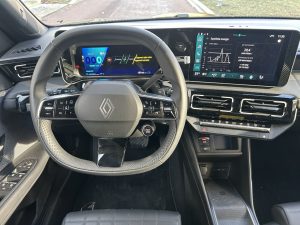 Test Renault 4: Foto Žena v autě.cz_1150 ve velké velikosti