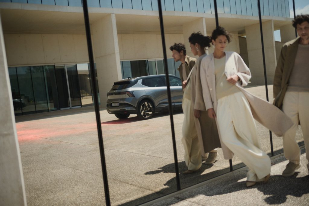 26MY_ECLIPSE_CROSS_BEV_HUMAN TOUCH_06 ve velké velikosti