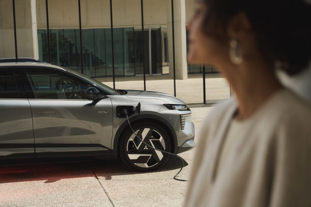 26MY_ECLIPSE_CROSS_BEV_HUMAN TOUCH_08 ve velké velikosti