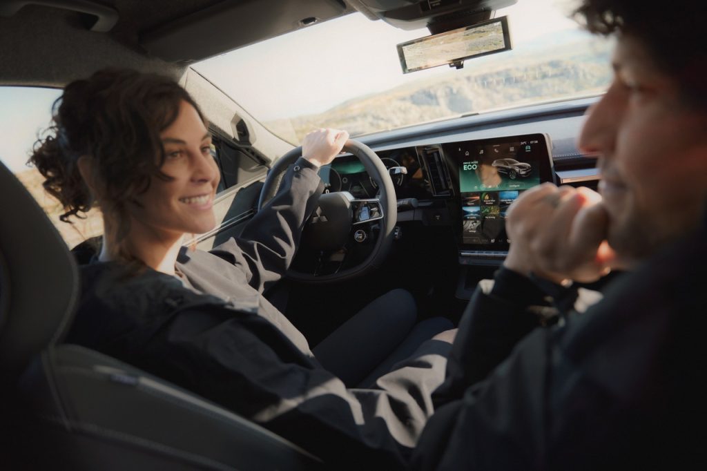 26MY_ECLIPSE_CROSS_BEV_HUMAN TOUCH_09 ve velké velikosti