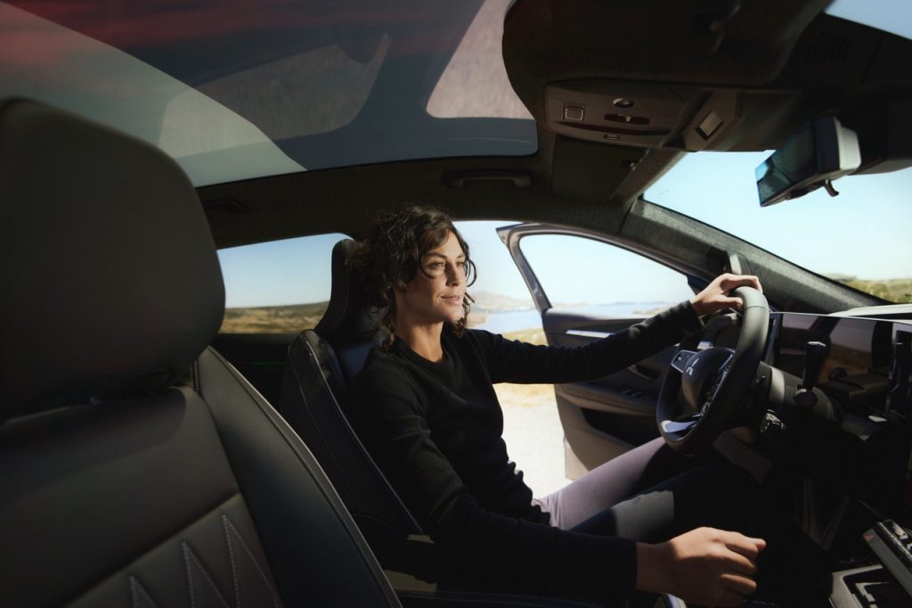 26MY_ECLIPSE_CROSS_BEV_HUMAN TOUCH_14 ve velké velikosti