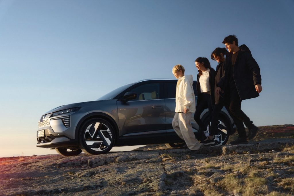 26MY_ECLIPSE_CROSS_BEV_HUMAN TOUCH_20 ve velké velikosti