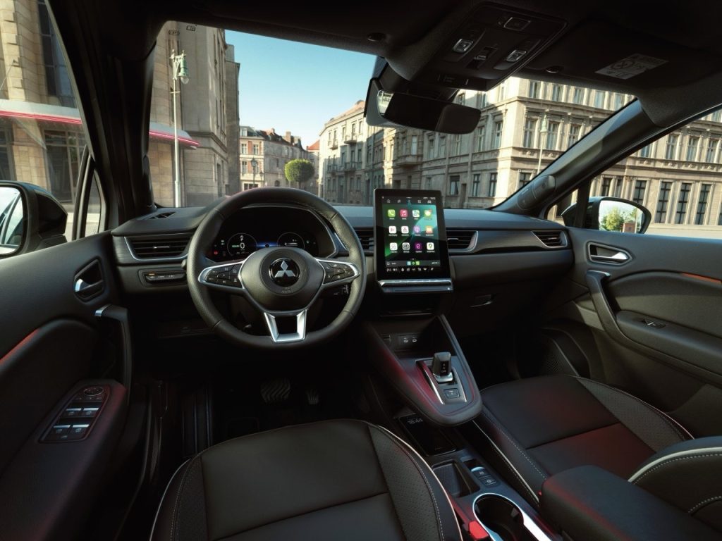 MY26_GRANDIS_HEV_INSTYLE_Hero_06_CMYK_BEW_Mid-Resolution-JPEG-rev-1 ve velké velikosti