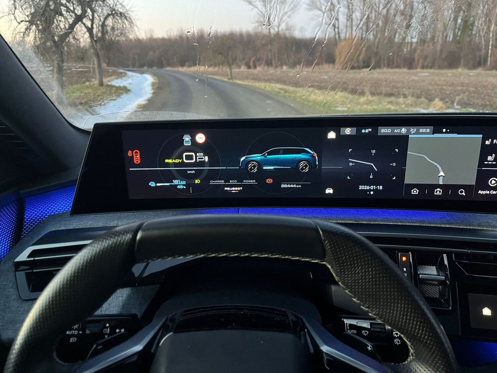 Peugeot E-5008: foto Žena v autě.cz